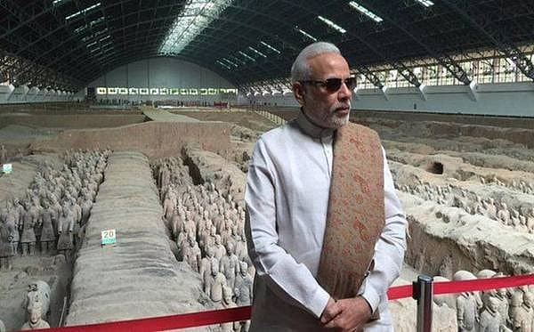 ಚೀನಾದ ಐತಿಹಾಸಿಕ ಟೆರಾಕೋಟಾ ಯುದ್ಧವೀರರ ಮ್ಯೂಸಿಯಂನಲ್ಲಿಮೋದಿ ಪೋಸ್ ಕೊಟ್ಟಿದ್ದು ಹೀಗೆ....